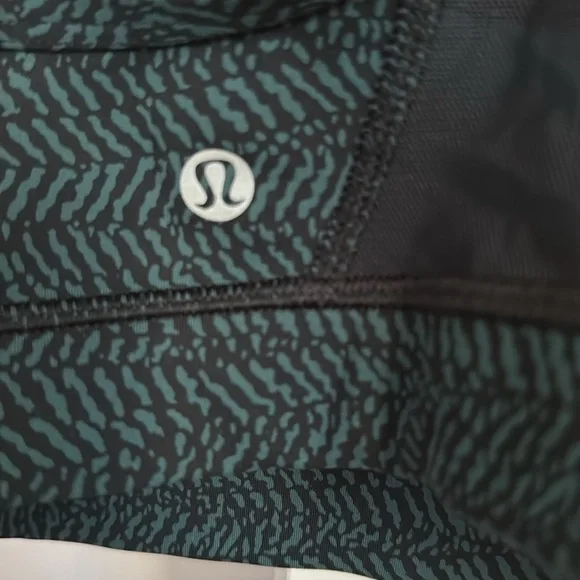 Lululemon Flow Y Bra IV size 6 - Picture 6 of 8